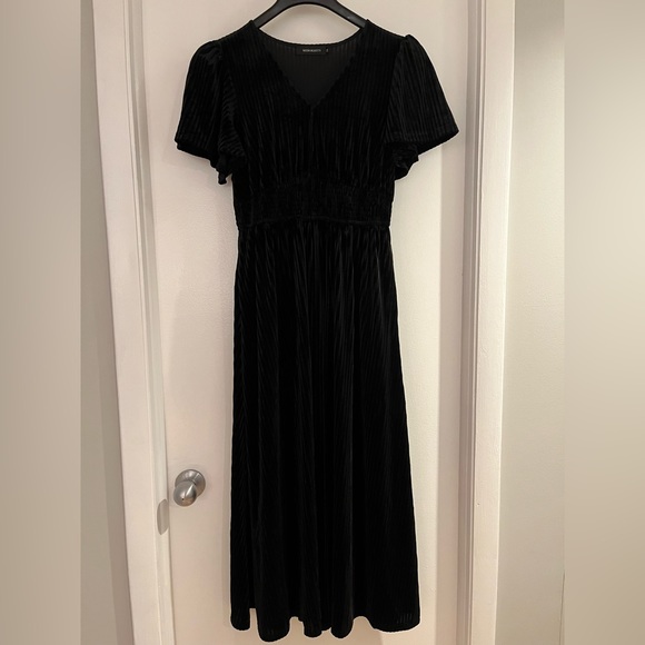 Merokeety Floor Length Black Velvet Dress, Size Medium - Picture 7 of 7